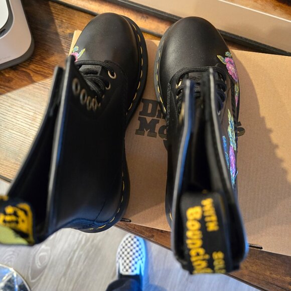 Dr. Doc Martens 1460 Vonda II Women’s 5 Black Leather 8-Eye Lace Up Ankle Boots - Picture 7 of 13